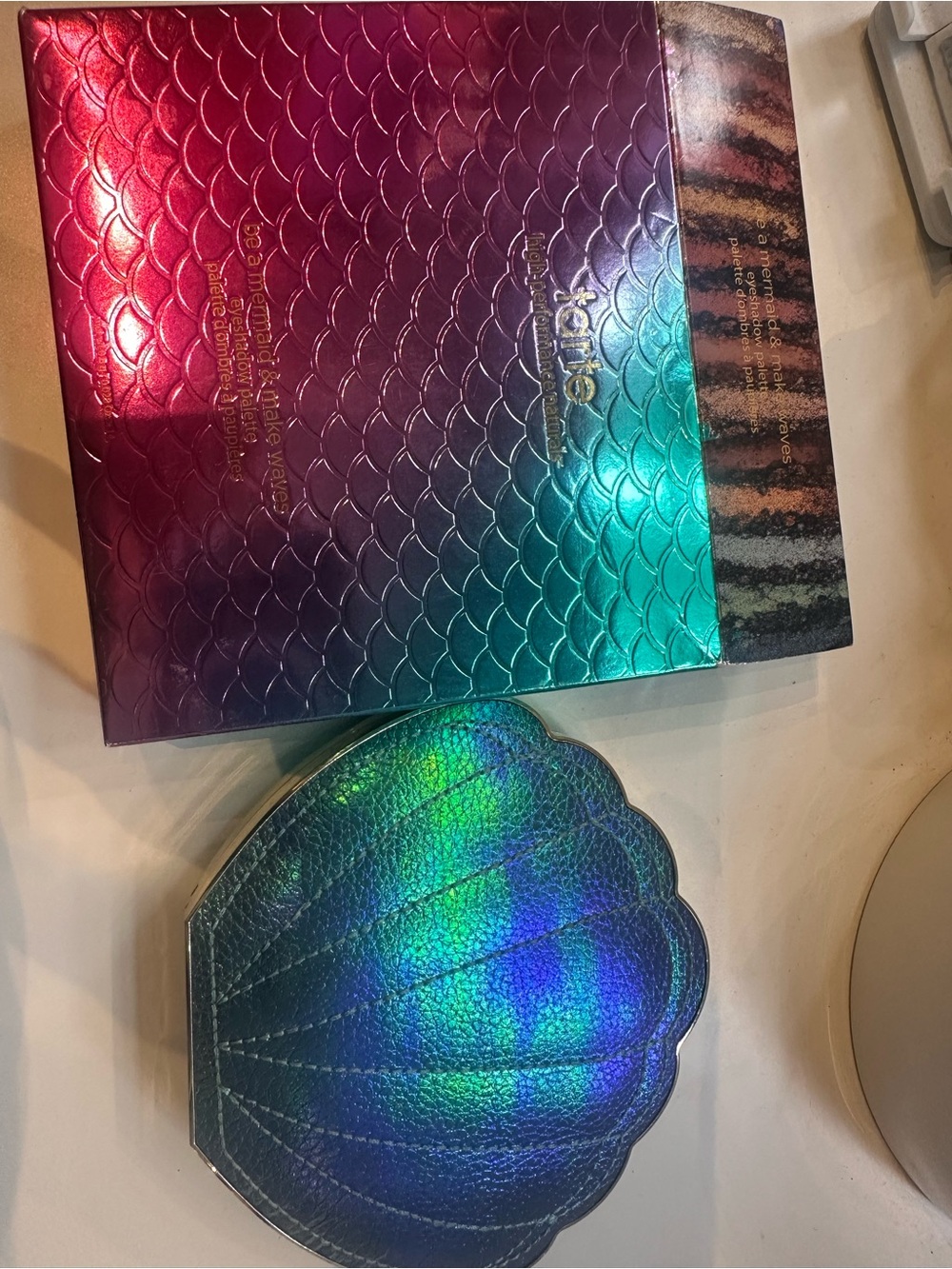 Tarte Iridescent Mermaid Shell pallet - Collectors edition